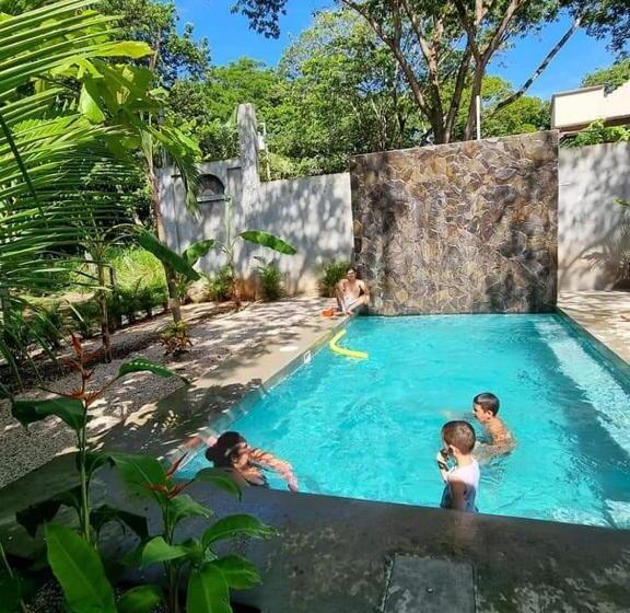 Дом 3 Спальни, Casa Alice Marbella Lodge