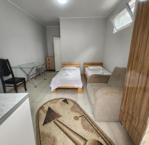اتاق اکونومی, Apartments On Vaja Pshavela