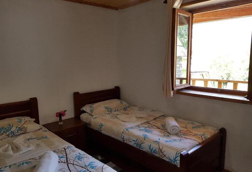 Quarto Triplo Basic, Shpella Guesthouse Theth
