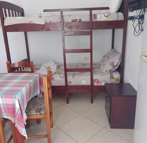 四人标准间, Vila Ester