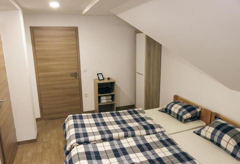 اتاق استاندارد, Apartment And Rooms Maraton