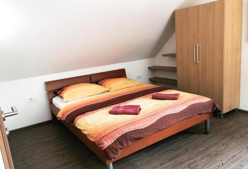 اتاق استاندارد چهار تخته, Apartment And Rooms Maraton