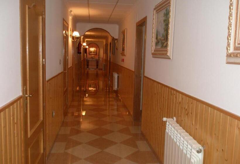 Номер Стандарт с Балконом, Hostal Los Rosales
