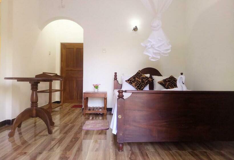 اتاق لوکس با بالکن, Sunny Side Villa