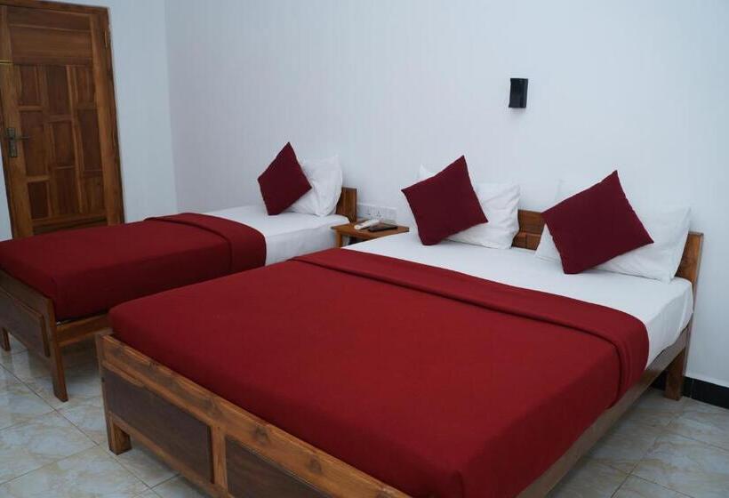 Трехместный Номер Deluxe, Theevanni Resort