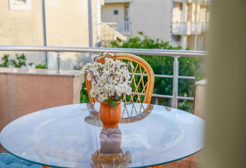 اتاق استاندارد با بالکن, Rexha Apartments