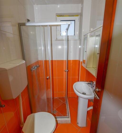 اتاق راحتی سه تخته, Rexha Apartments
