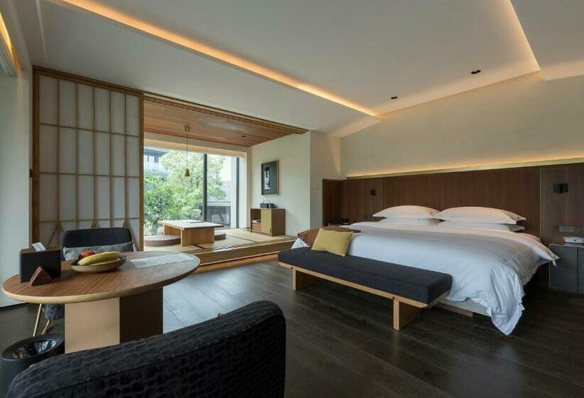 Номер Стандарт с Балконом, Muh Shoou Xixi Hotel Hangzhou