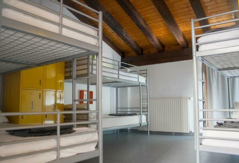 スタンダード４人部屋, Albergue De Lastur