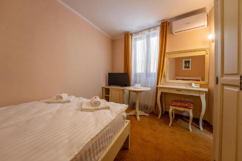 Номер Стандарт Трехместный, B&b Hotel Montélimar Sud