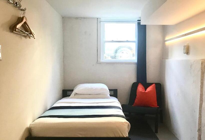 Standard room with outdoor bath, Modern Guesthouse Ironbound Newark With Kitchen Fasttraintonyc Onestoptoairport