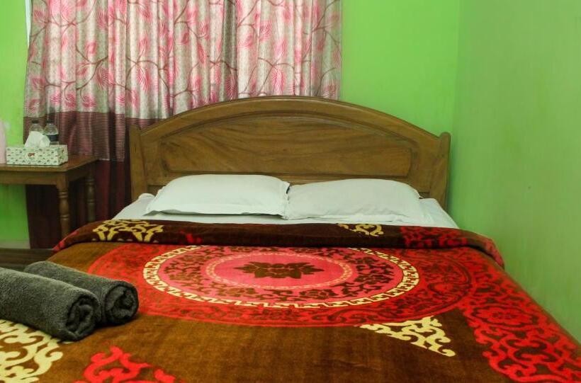 اتاق لوکس خانوادگی, As Shams International