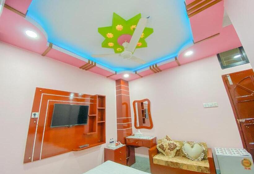 اتاق سوپریور, As Shams International