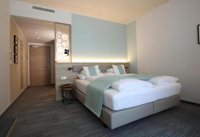 Номер Стандарт с Балконом, Donau Lodge