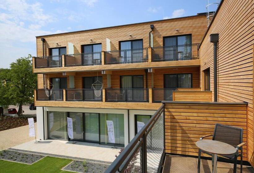 Номер Стандарт Вид на Сад, Donau Lodge