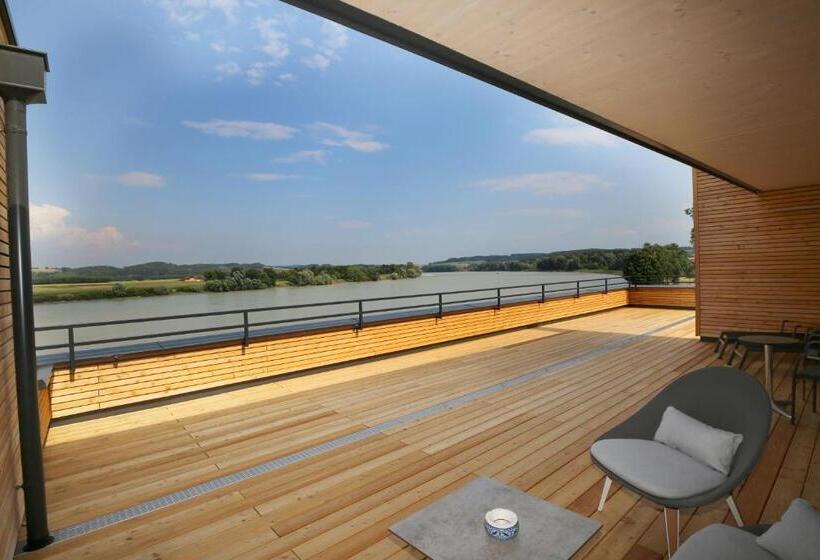 Люкс с Террасой, Donau Lodge