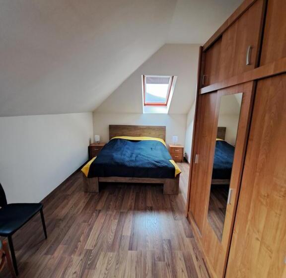 Habitación Familiar, Hunor