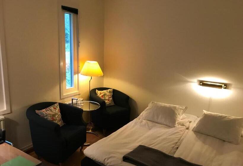 Basic Oda, Ewa & Maude Hotel Aston Villa
