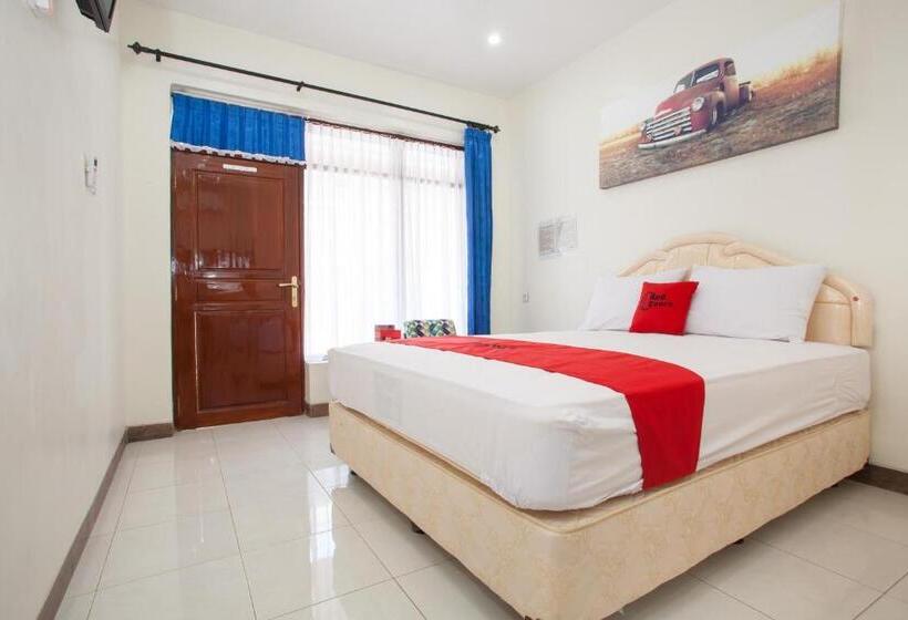 Номер Deluxe, Reddoorz @ Panglima Sudirman Probolinggo