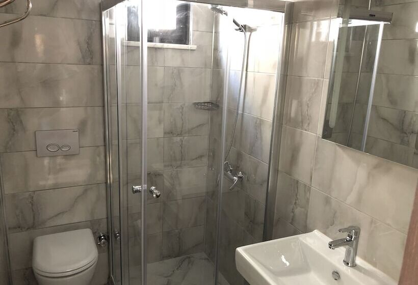 اتاق استاندارد سه نفره, Kemikpark Otel