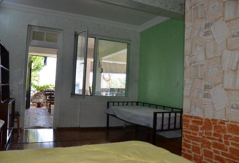 اتاق کلاسیک خانوادگی, Tj Guest House