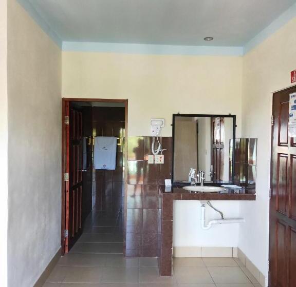 اتاق استاندارد با بالکن, Sunshine View Hotel And Restaurant