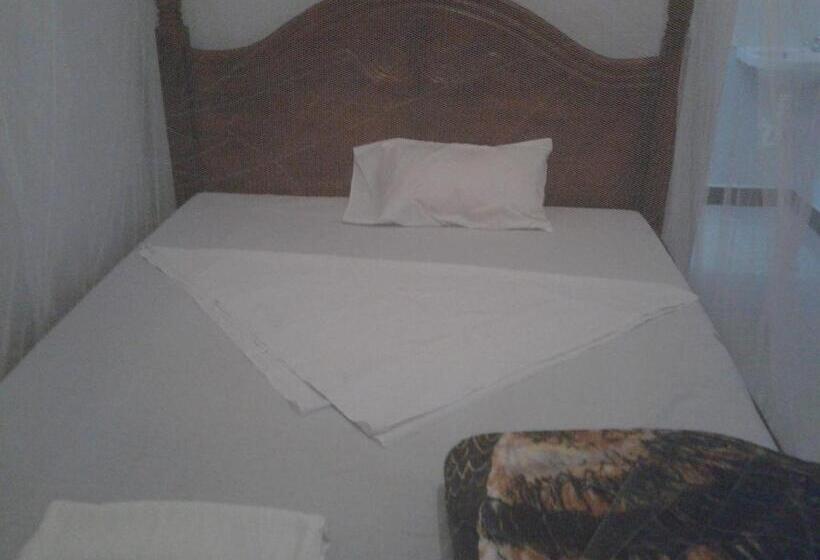 اتاق استاندارد یک نفره, Freedom Guest House