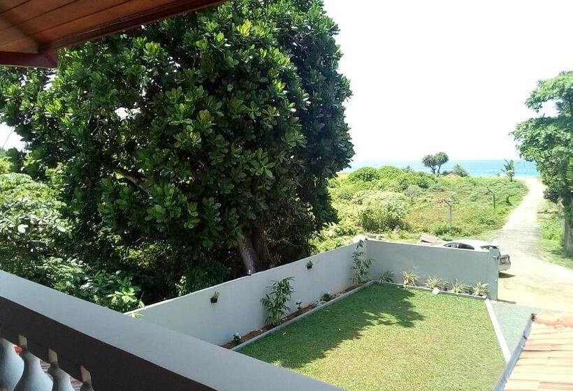 غرفة ديلوكس مطلّة علي البحر مزوَّدة بشُرفة, Turtle Paradise Villa