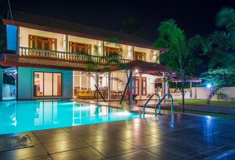 غرفة ديلوكس مطلّة علي البحر مزوَّدة بشُرفة, Turtle Paradise Villa