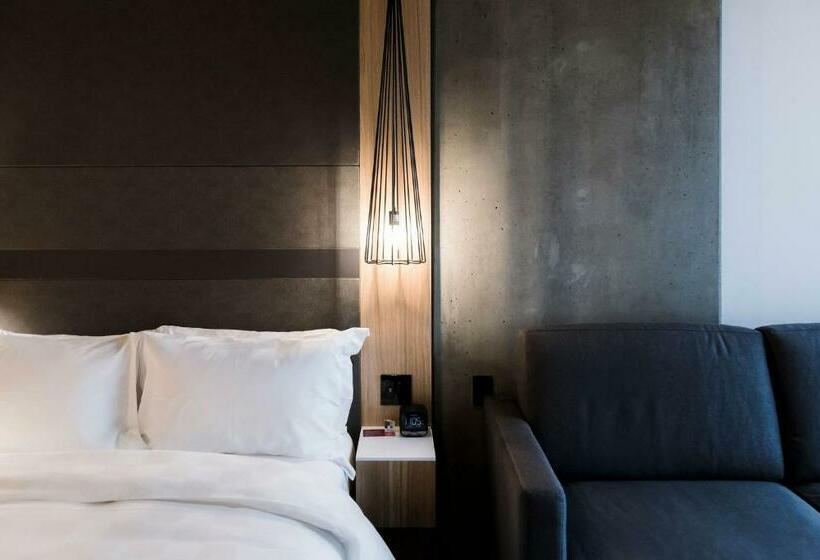 חדר סטנדרט עם מיטת קינג, Alt Hotel Saskatoon