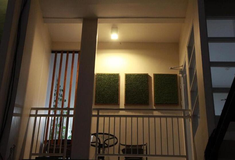 디럭스 룸, The Peak Guest House