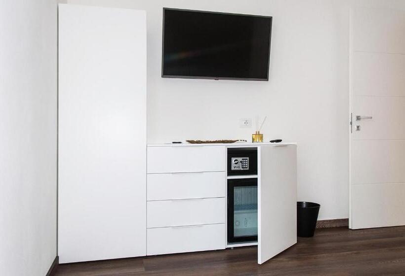 Люкс с Балконом, Homy Bnb