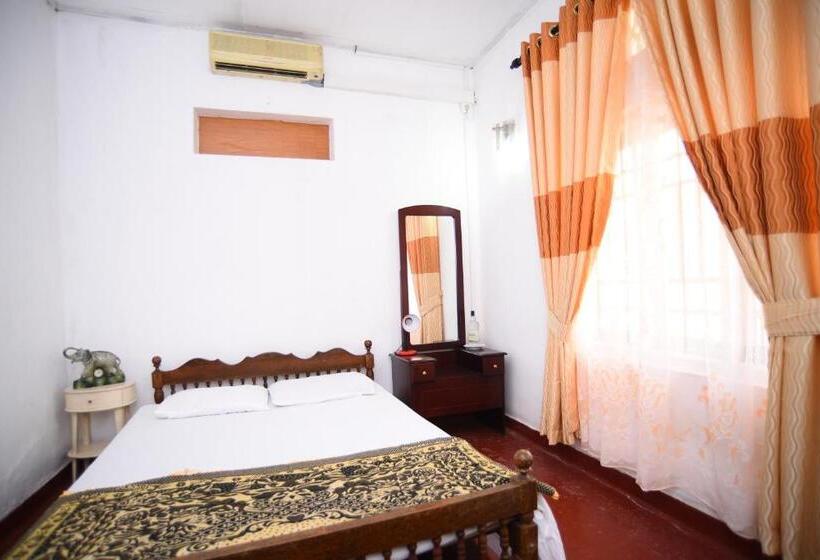 اتاق استاندارد یک نفره, Suriya Ocean Villa