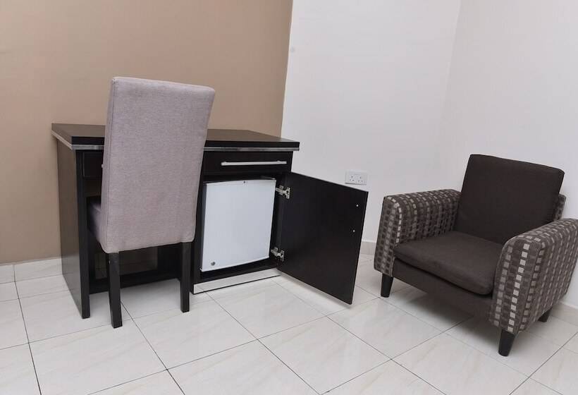 Deluxe Studio, Urban Metro Inn