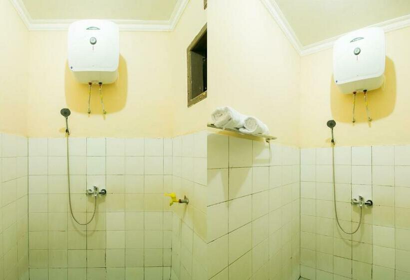 Номер Deluxe, Reddoorz @ Pantai Pelabuhan Ratu 2