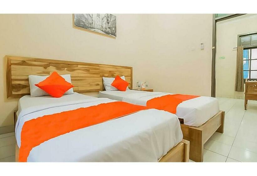 Номер Deluxe, Reddoorz @ Pantai Pelabuhan Ratu 2