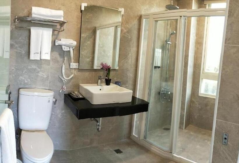 اتاق لوکس با بالکن, Full Moon Resort