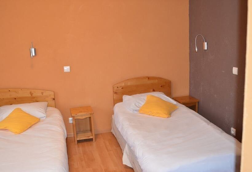 Номер Стандарт Трехместный, Hôtel Au Fil De L Eau