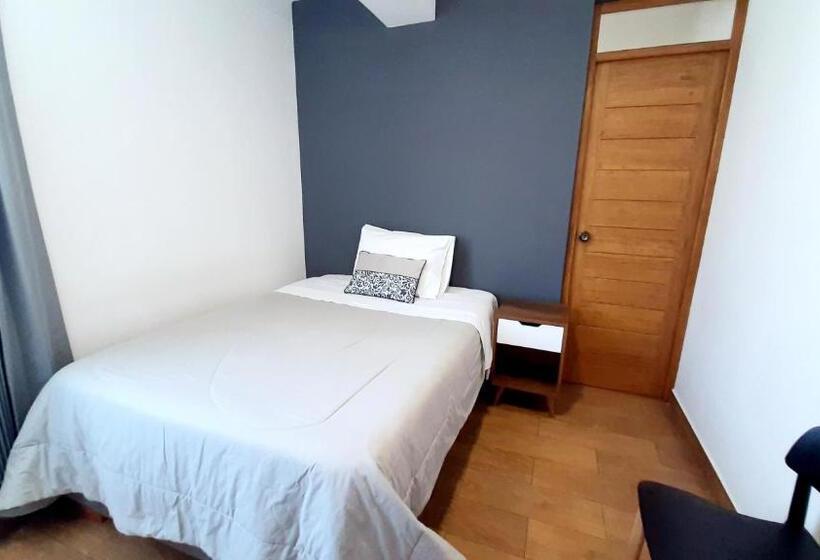 标准单人间, Majhu Hostal