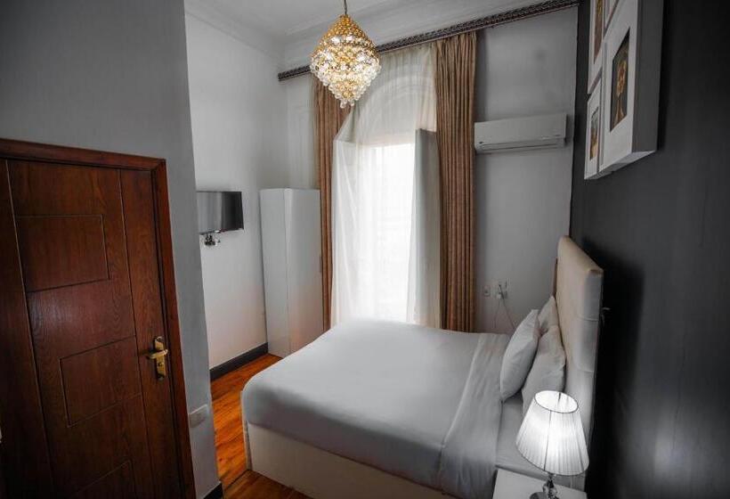 اتاق لوکس با بالکن, The Square Boutique