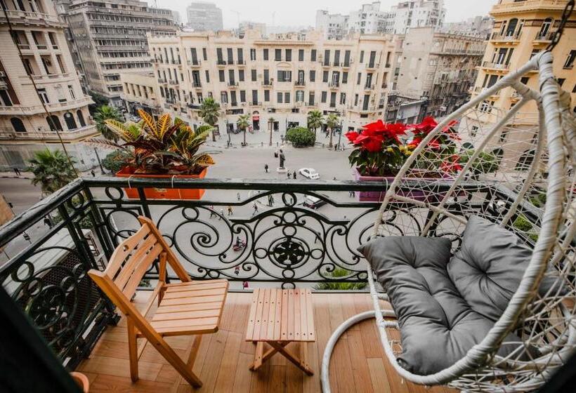اتاق لوکس با بالکن, The Square Boutique