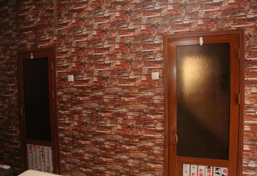 اتاق کلاسیک سه تخته, Hostel Gulsara
