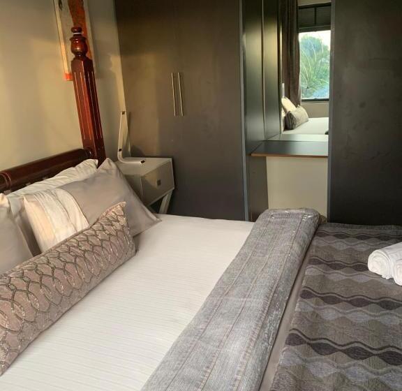 Deluxe Suite King Bed, Trendy Apartments