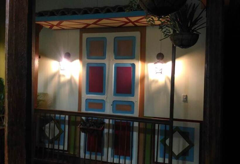 베이직 룸 더블 침대, Hostal Don Jose