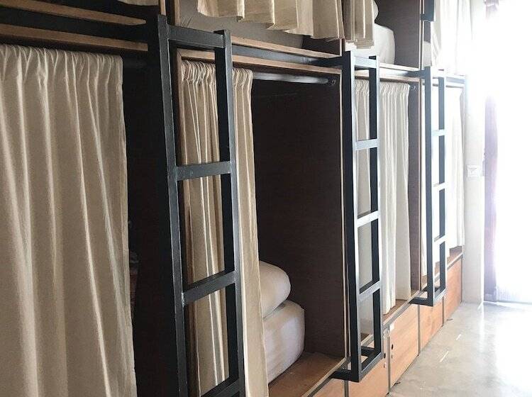 تختخواب در اتاق مشترک, Bamba Capsule Hotel   Hostel