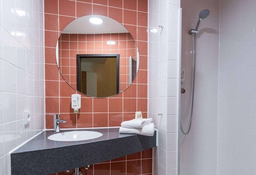 标准三人间, B&b Hotel Bayreuth