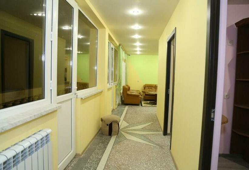 تختخواب در اتاق مشترک, Arsego Hostel