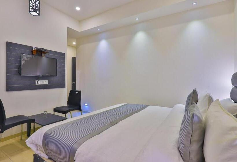 Quarto Deluxe, Nova Hotel New Crossroad