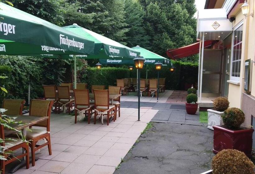 Трехместный Номер Стандарт с Балконом, Restaurant Babylon