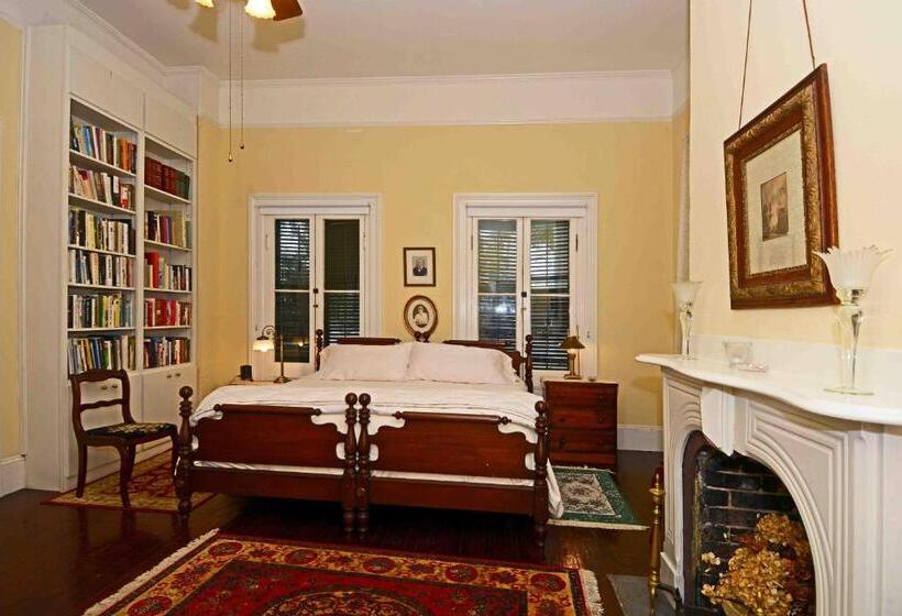 Люкс Deluxe Кровать Кинг, 1872 Denham Inn
